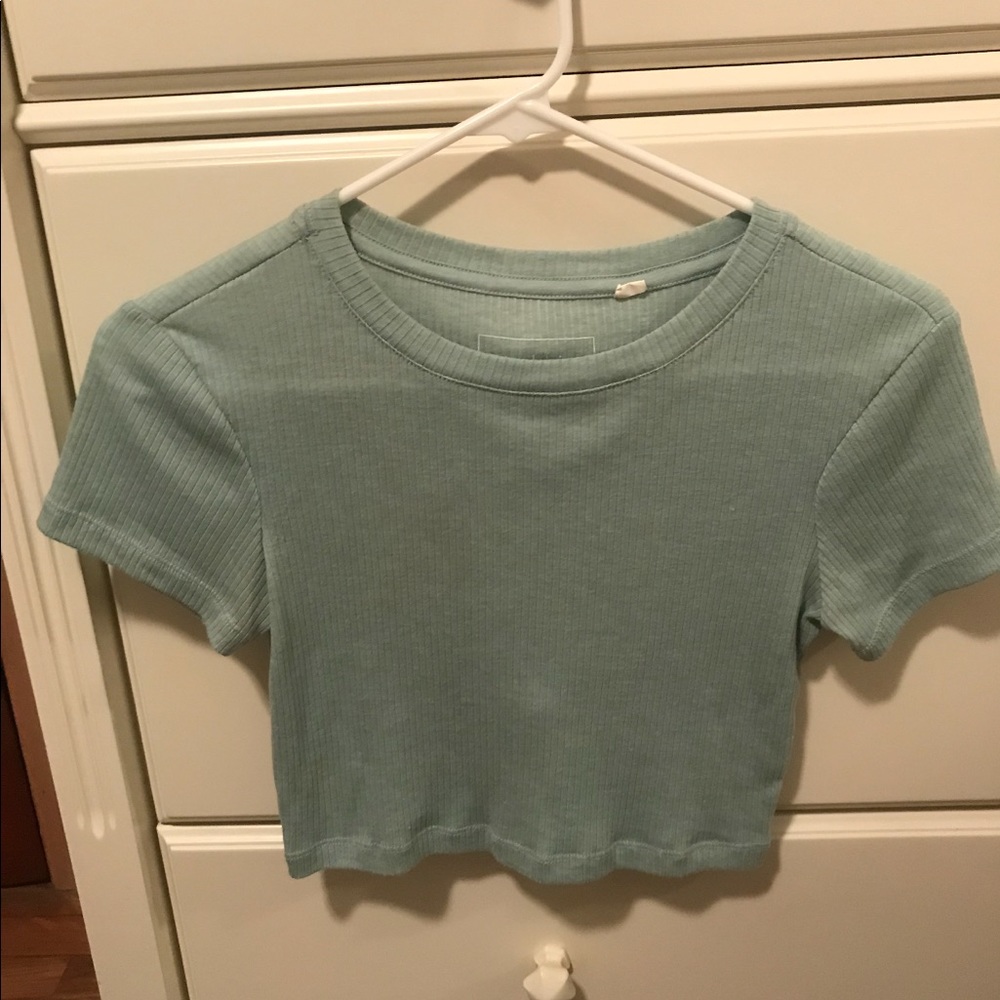 Green cropped t shirt